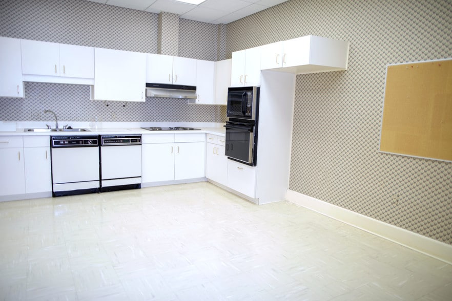 More Photos Of 39 2nd St NW, Hickory Office For Sale