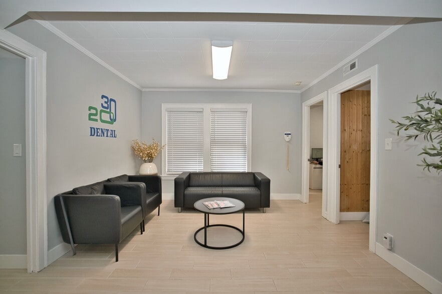 More Photos Of 3026 W Montrose Ave, Chicago Storefront Retail Residential For Sale