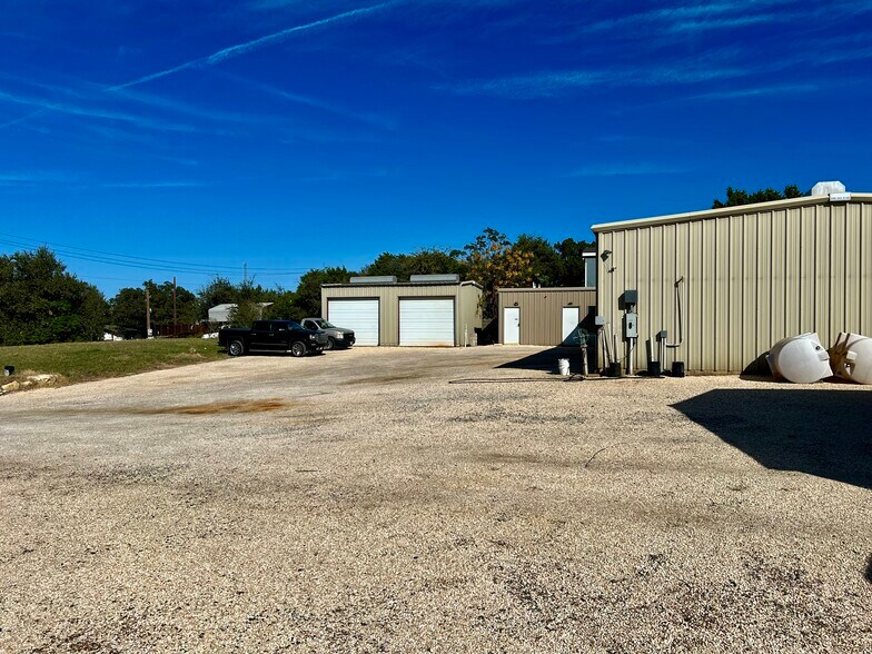 More Photos Of 3705 San Antonio St, Austin Warehouse For Lease