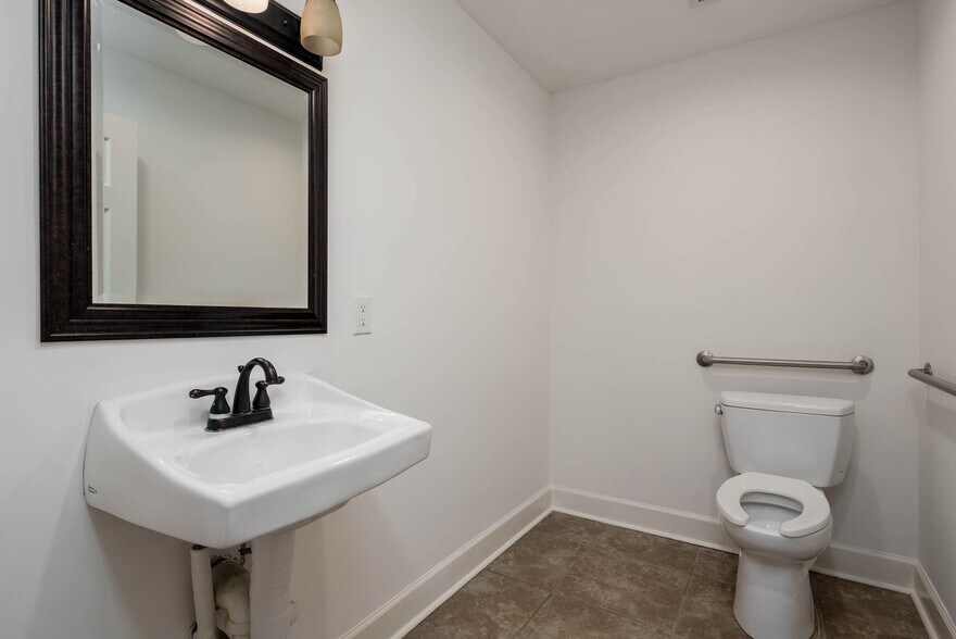 More Photos Of 515 Hargrove Rd E, Tuscaloosa Office Residential For Lease