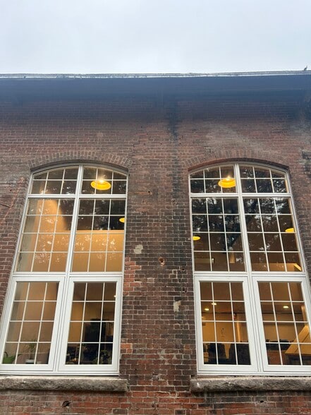 More Photos Of 70 Moshassuck Rd, Lincoln Manufacturing For Lease