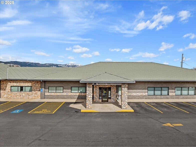 More Photos Of 2519 Cove Ave, La Grande Healthcare For Sale