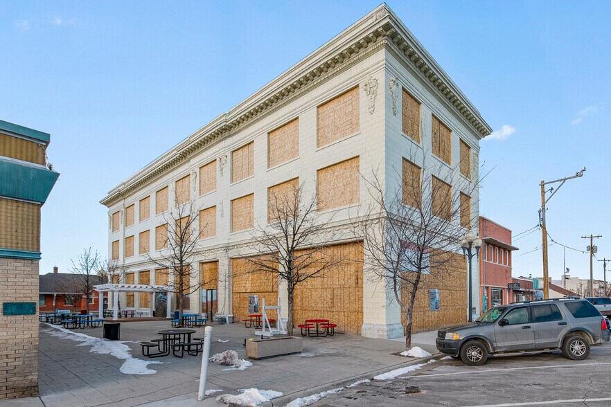 More Photos Of 502 S Main St, Rock Springs General Retail For Sale