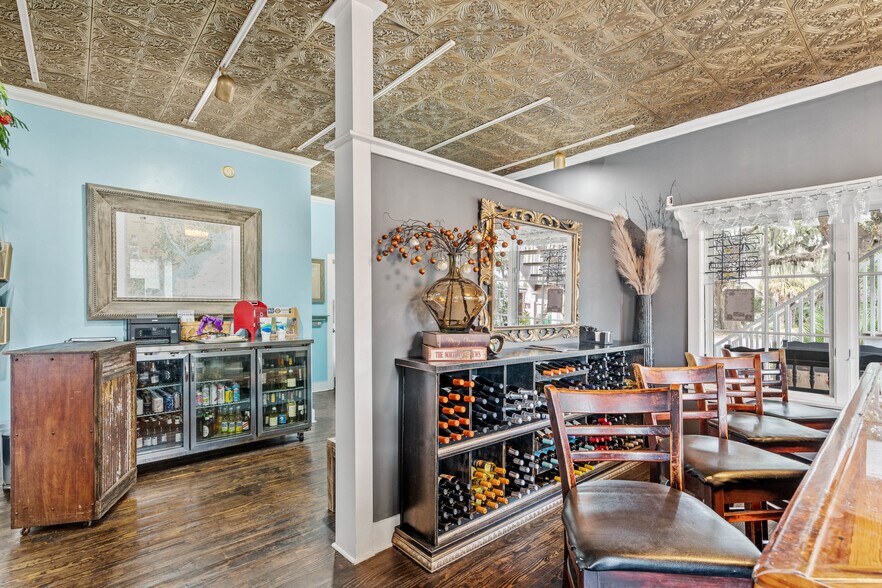 More Photos Of 925 10th St, Port Royal Restaurant For Sale