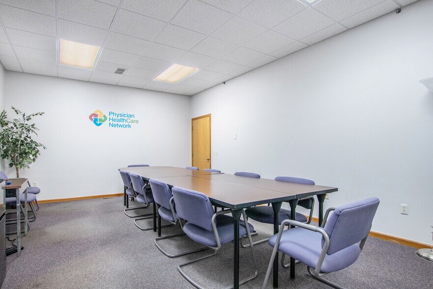 More Photos Of 3050 Commerce Dr, Fort Gratiot Office For Sale