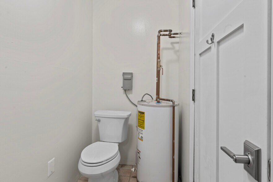 More Photos Of 20704 Ashburn Rd, Ashburn Unknown For Lease