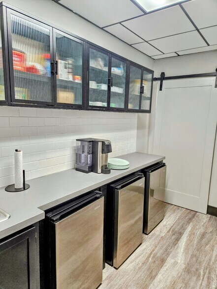 More Photos Of 6455 Lake Ave, Orchard Park Office For Sale