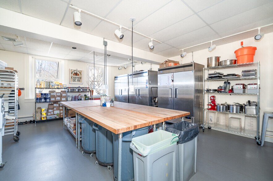 More Photos Of 29 N Main St, Ipswich Office For Sale