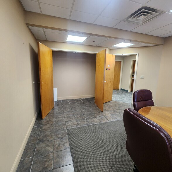 More Photos Of 47 Slade St, Fall River Showroom For Lease