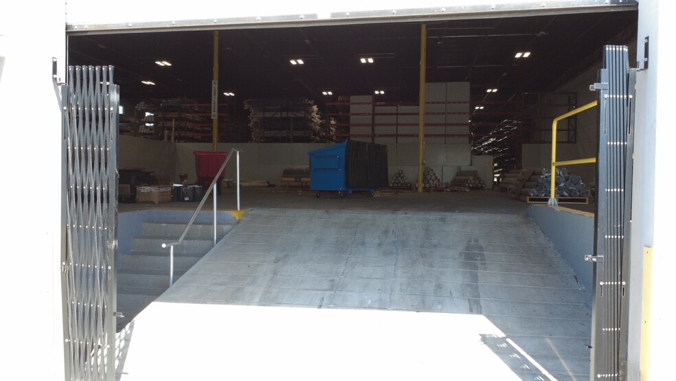 More Photos Of 2170-2290 W 8th Ave, Hialeah Warehouse For Lease