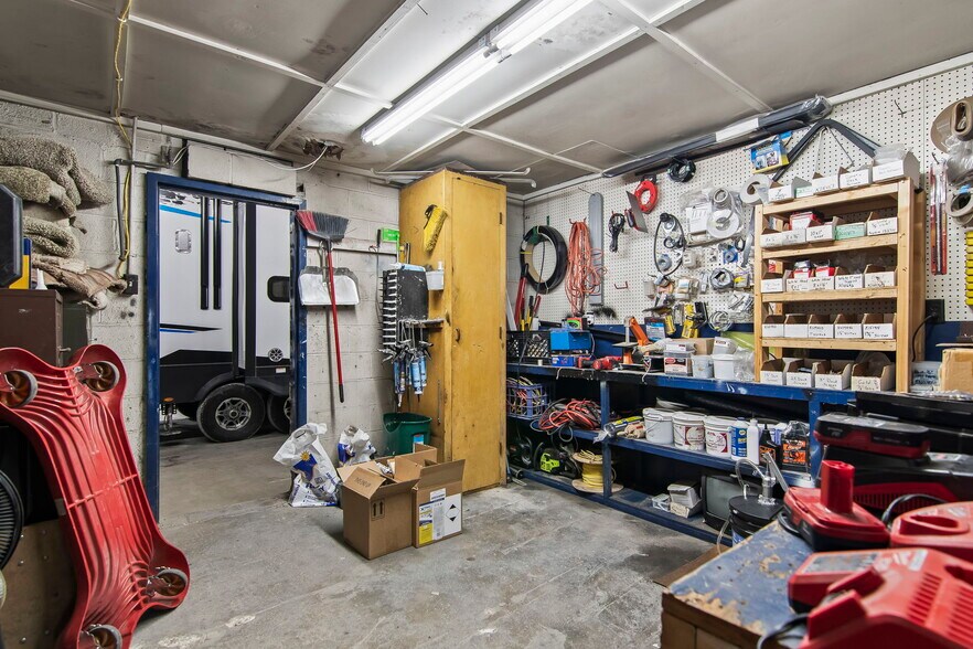 More Photos Of 1117 N Old Route 66, Litchfield General Retail For Sale