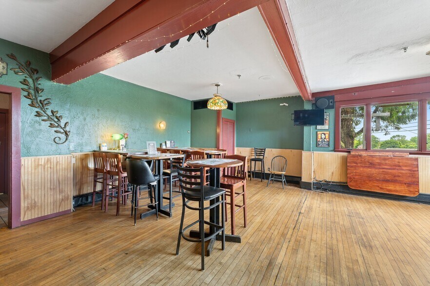 More Photos Of 809 Nooseneck Hill Rd, West Greenwich Restaurant For Sale