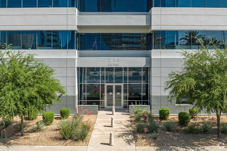 More Photos Of 210 E Earll Dr, Phoenix Office For Sale