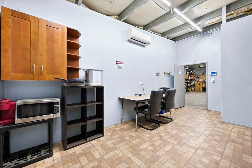 More Photos Of 1033-1047 W 3rd St, San Bernardino Warehouse For Sale