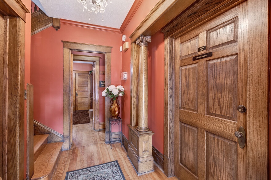 More Photos Of 889 Grand Ave, Saint Paul Office For Lease
