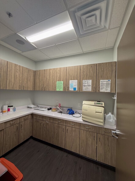 More Photos Of 2950 W Horizon Ridge Pky, Henderson Office For Sale