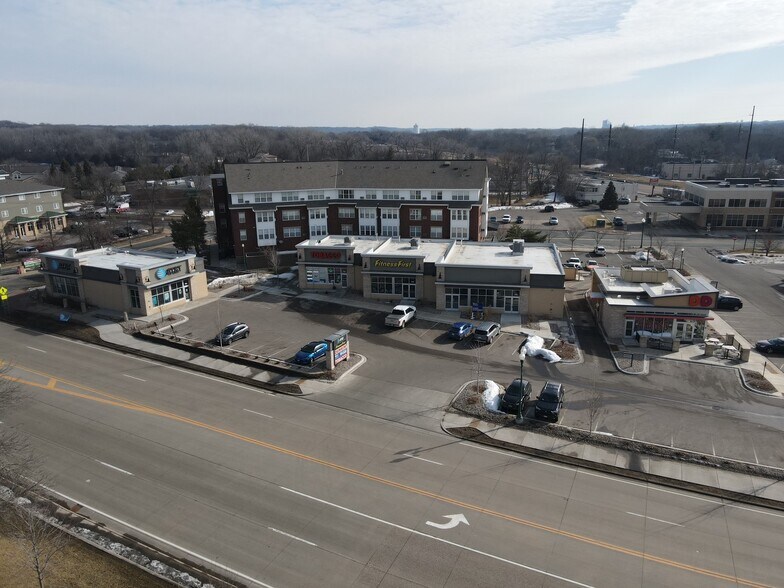 More Photos Of 722 N Chestnut St, Chaska Storefront For Lease