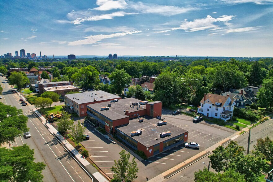 More Photos Of 631-635 Farmington Ave, Hartford Office For Sale