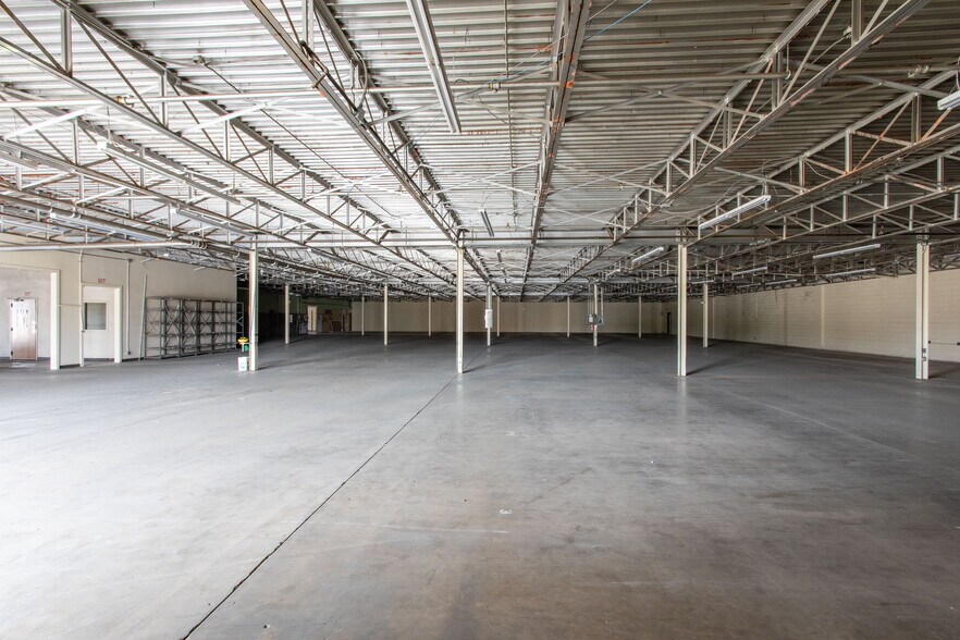 More Photos Of 2200 5th St, Wichita Falls Warehouse For Lease