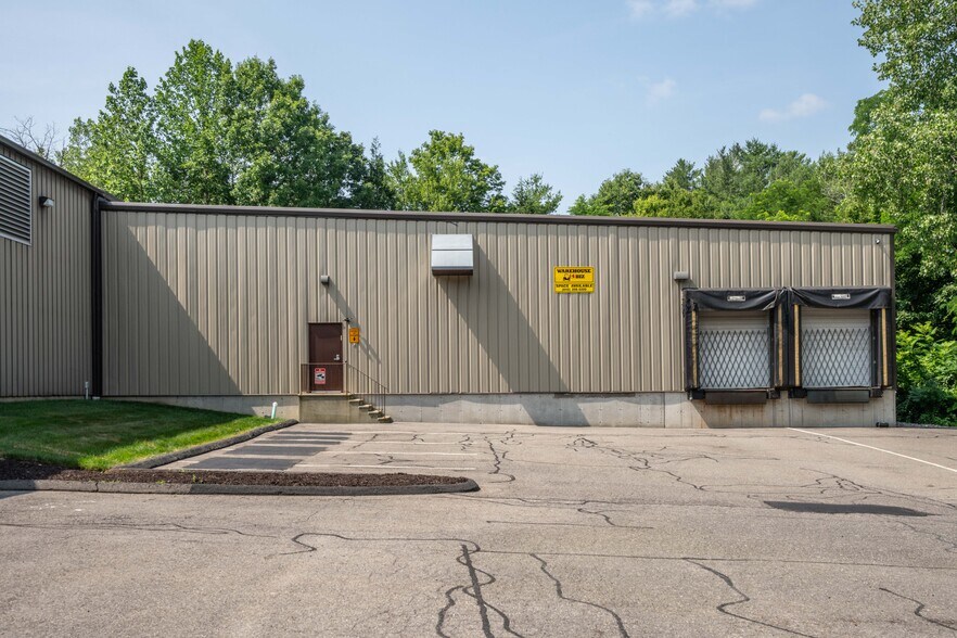More Photos Of 299 Industrial Ln, Torrington Distribution For Lease
