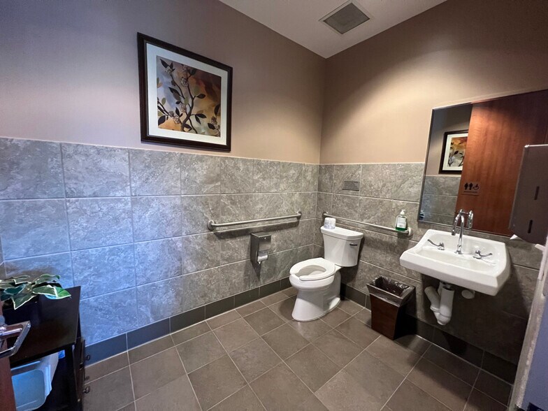 More Photos Of 12319 N Mopac Expy, Austin Medical For Sale