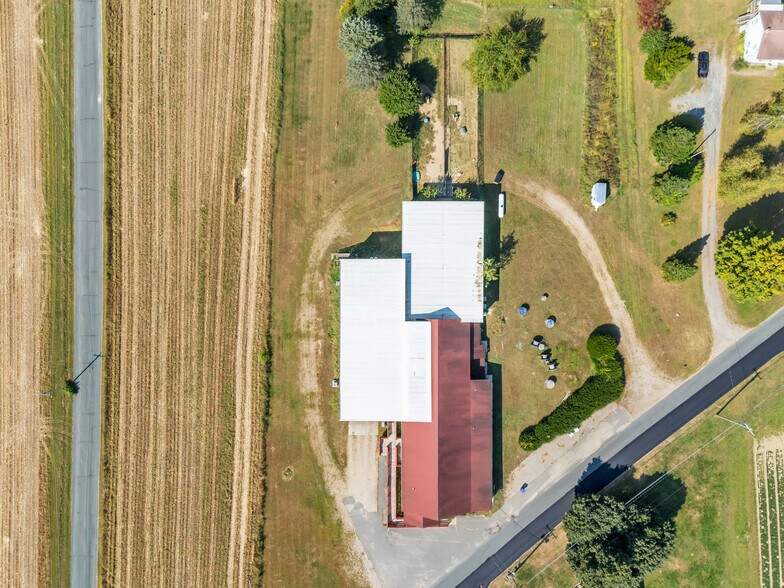 More Photos Of 203 Long Plain Rd, Whately Service For Sale