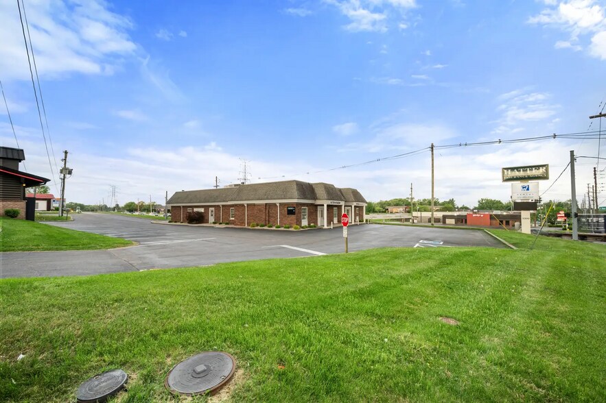 Primary Photo Of 5300 Bardstown Rd, Louisville Office For Lease