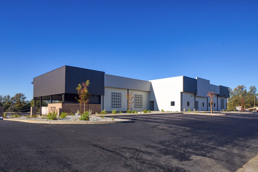 More Photos Of 5200 Venture Pkwy, Redding Distribution For Sale