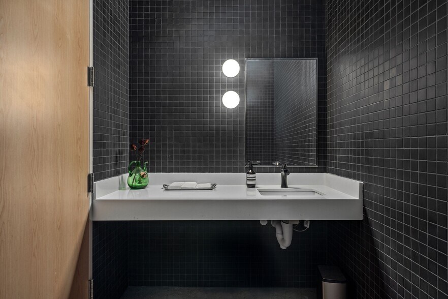 More Photos Of 1701 Commerce St, Houston Loft Creative Space For Lease