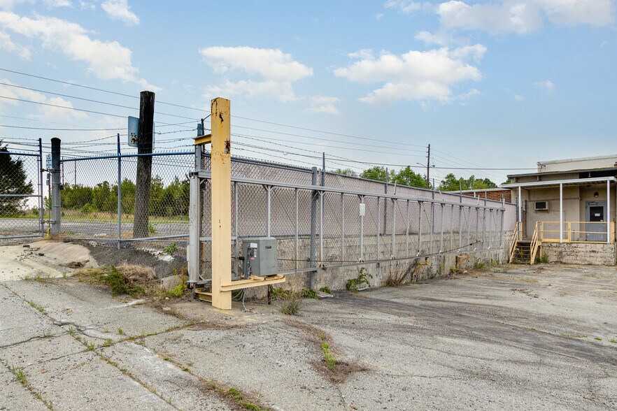 More Photos Of 2300 Old Durham Rd, Roxboro Warehouse For Lease
