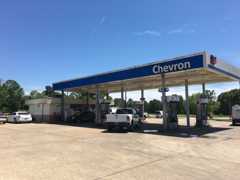 Primary Photo Of 6969 W Bert Kouns Industrial Loop, Shreveport Convenience Store For Sale