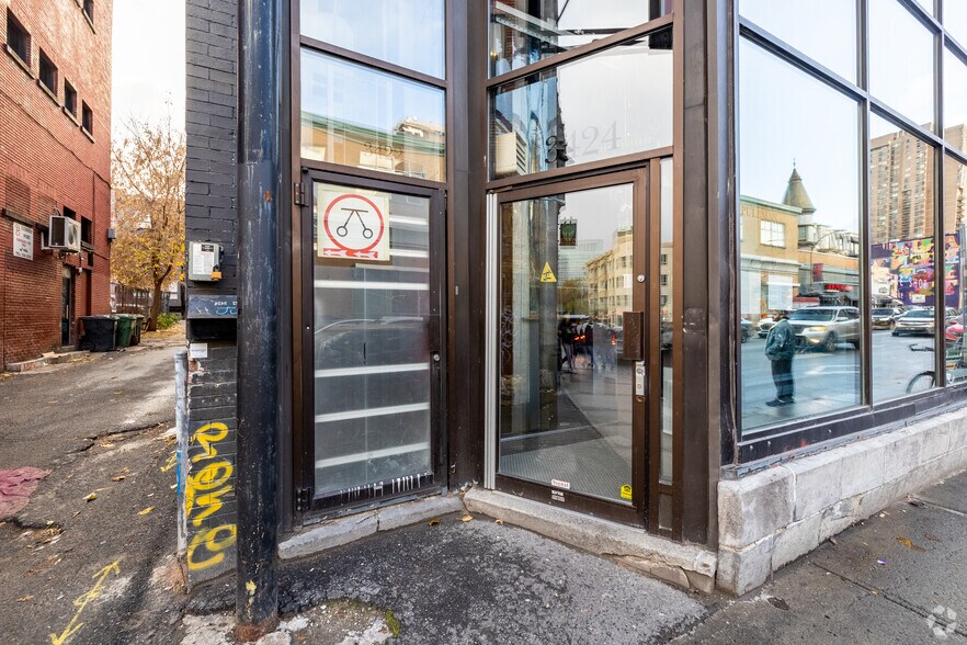 More Photos Of 3422-3424 Av Du Parc, Montréal Restaurant For Sale