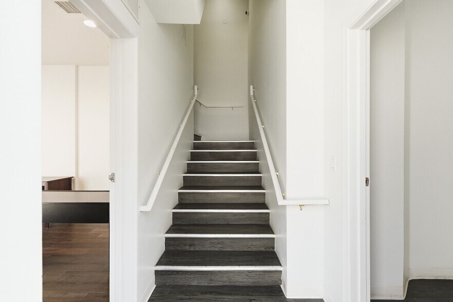 More Photos Of 739-741 N Fairfax Ave, Los Angeles Medical For Sale