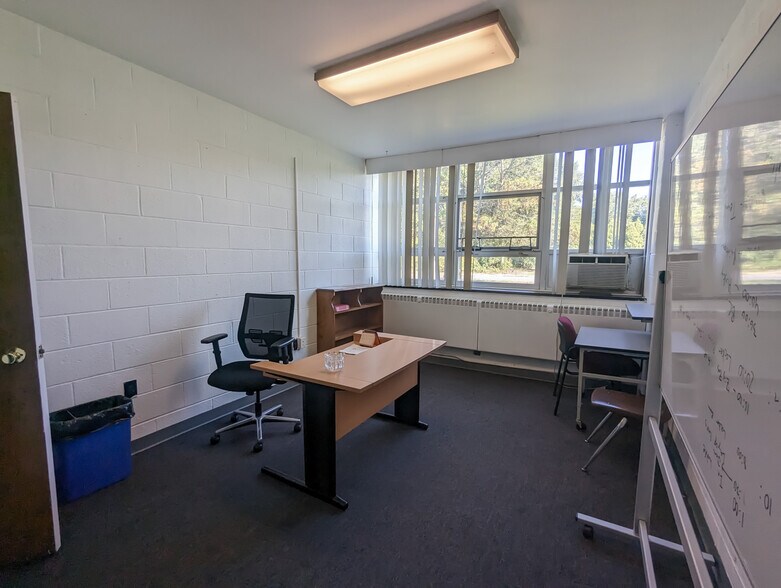 More Photos Of 350 Georgetown Rd, Carneys Point Schools For Lease