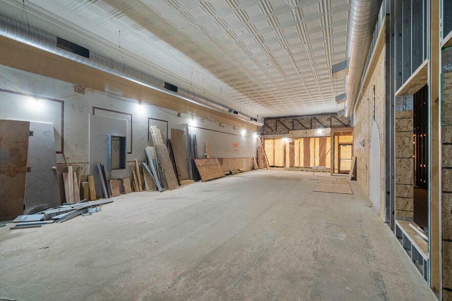 More Photos Of 1309 Tower Ave, Superior Restaurant For Sale