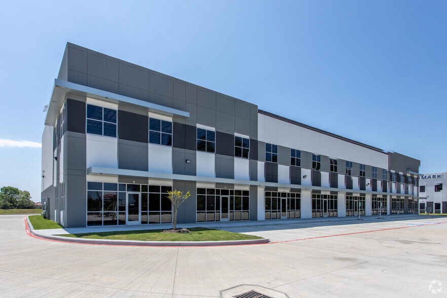 More Photos Of 13911 Service Center Dr, Tomball Light Distribution For Lease