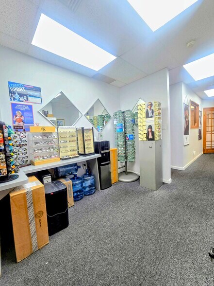 More Photos Of 3018 31st Ave, Astoria Storefront Retail Residential For Lease