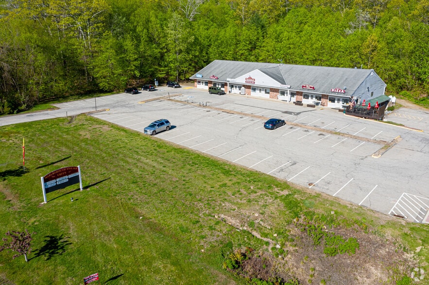 More Photos Of 32 E Hampton Rd, Marlborough Freestanding For Lease