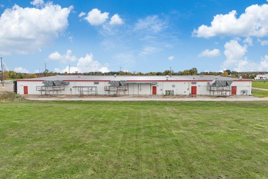 More Photos Of 1919 SW 8th St SW, Waverly Manufacturing For Sale