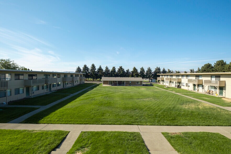 More Photos Of 925 E 18th Ave, Ellensburg Apartments For Sale
