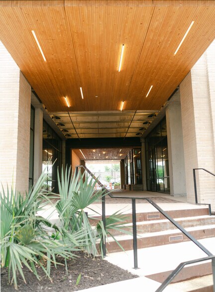 More Photos Of 711 Broadway St, San Antonio Office For Lease