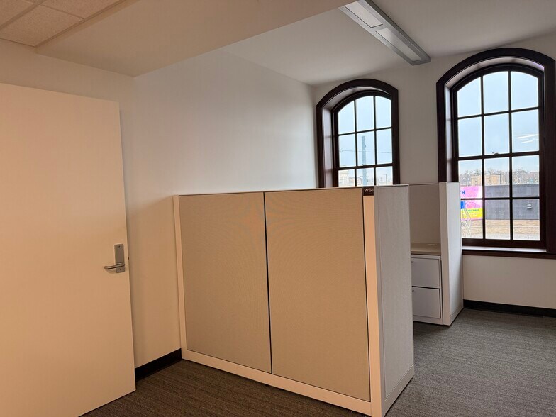 More Photos Of 130-140 E 2nd St, Flint Office For Lease