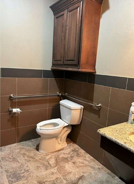 More Photos Of 1101 SW 30th Ct, Oklahoma City Medical For Lease