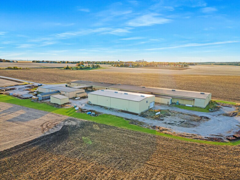 More Photos Of 5704 E 1700 North Rd, Danvers Industrial For Lease