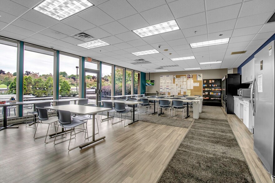 More Photos Of 250 Cross Keys Office Park, Fairport Unknown For Lease