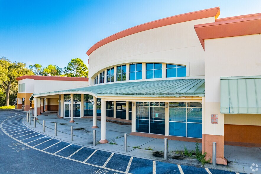 Primary Photo Of 17605 Bruce B Downs Blvd, Tampa Supermarket For Lease