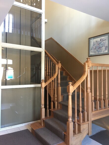 More Photos Of 1015-1025 W Wise Rd, Schaumburg Office For Sale