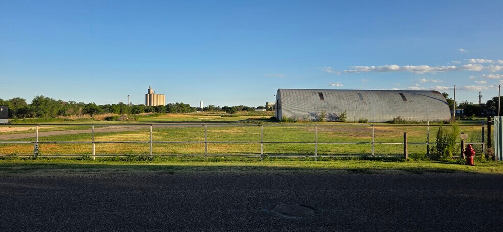 More Photos Of 350 N Stevens Ave, Elkhart Industrial For Lease