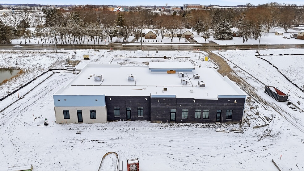 More Photos Of 13675 Brooks School Rd, Noblesville General Retail For Lease