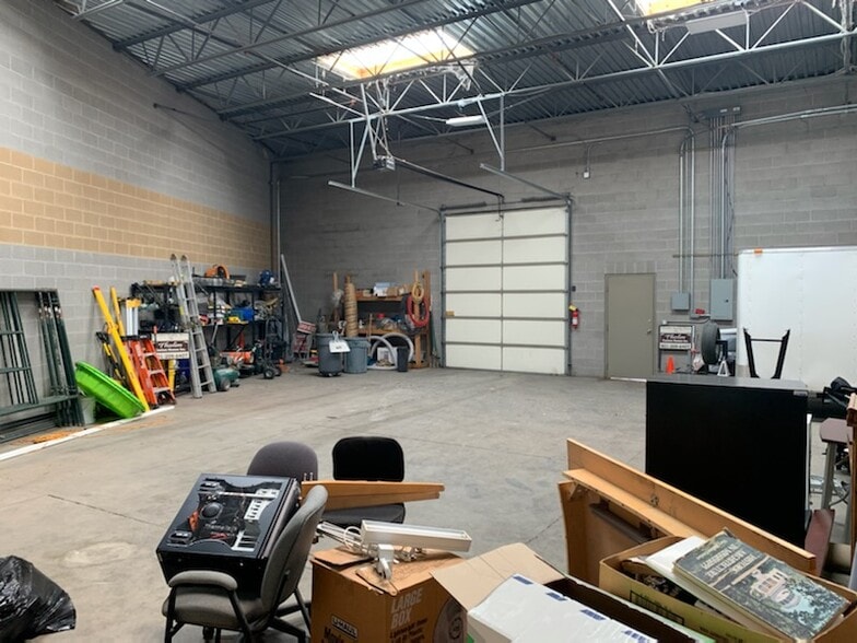 More Photos Of 8371-8395 S 700 W, Midvale Showroom For Lease